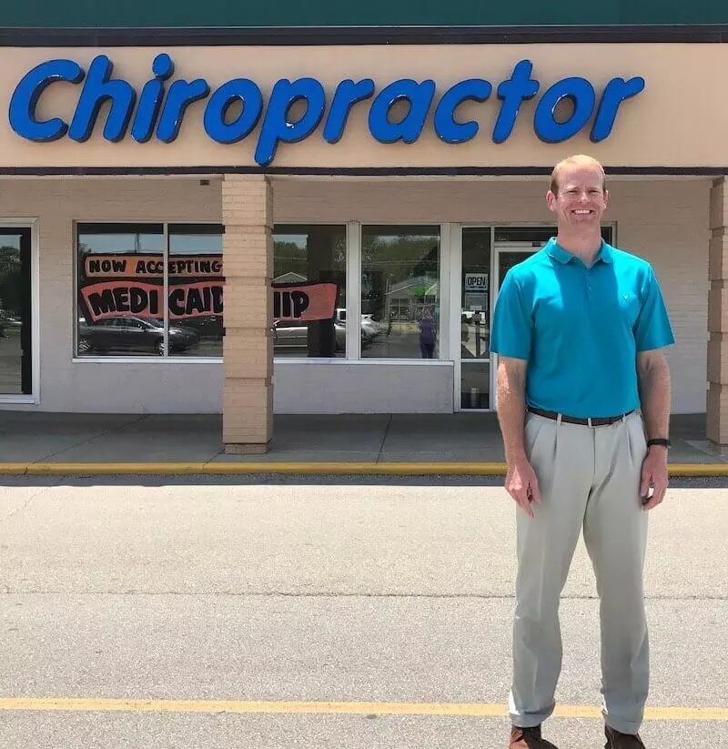 Chiropractor adjustment shoulder